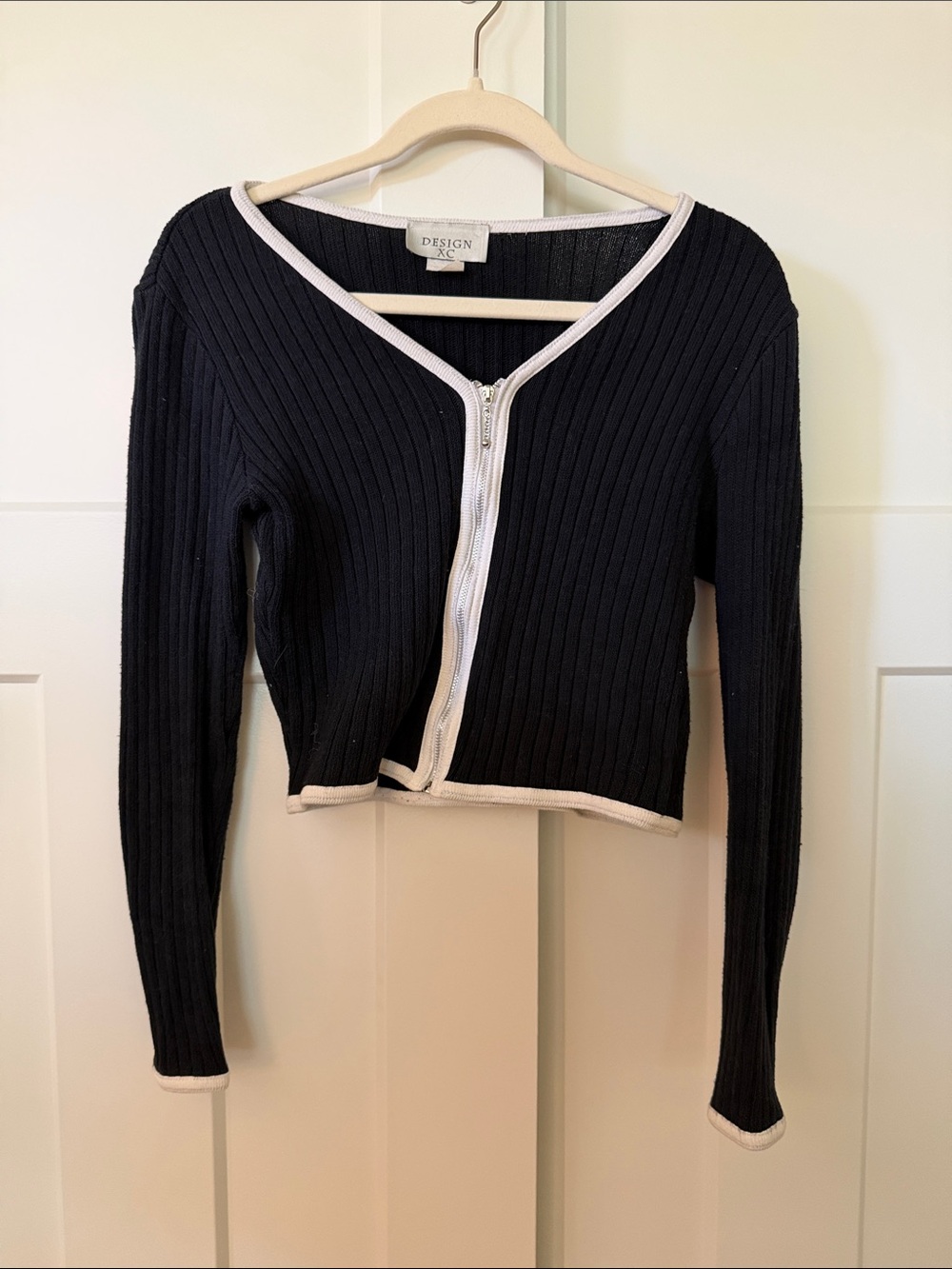 Y2K Black Ribbed Zip-Front Crop Cardigan with White Trim
